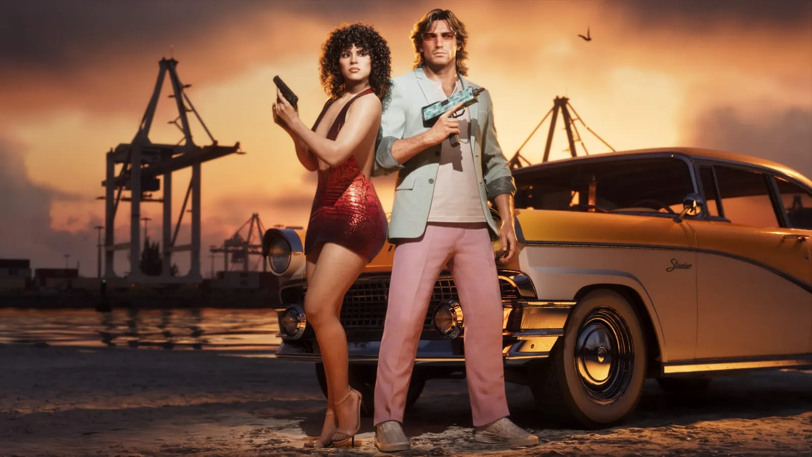 Couple armé devant une berline vintage jaune et crème, port et ciel orange au crépuscule